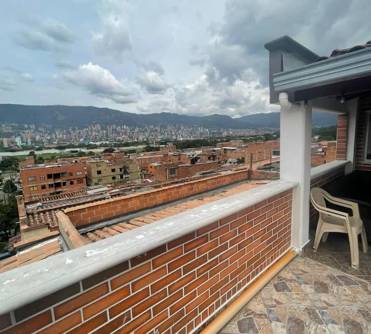 Hermosa Terraza Con Vista Al Aeropuerto 메딜린 0*,